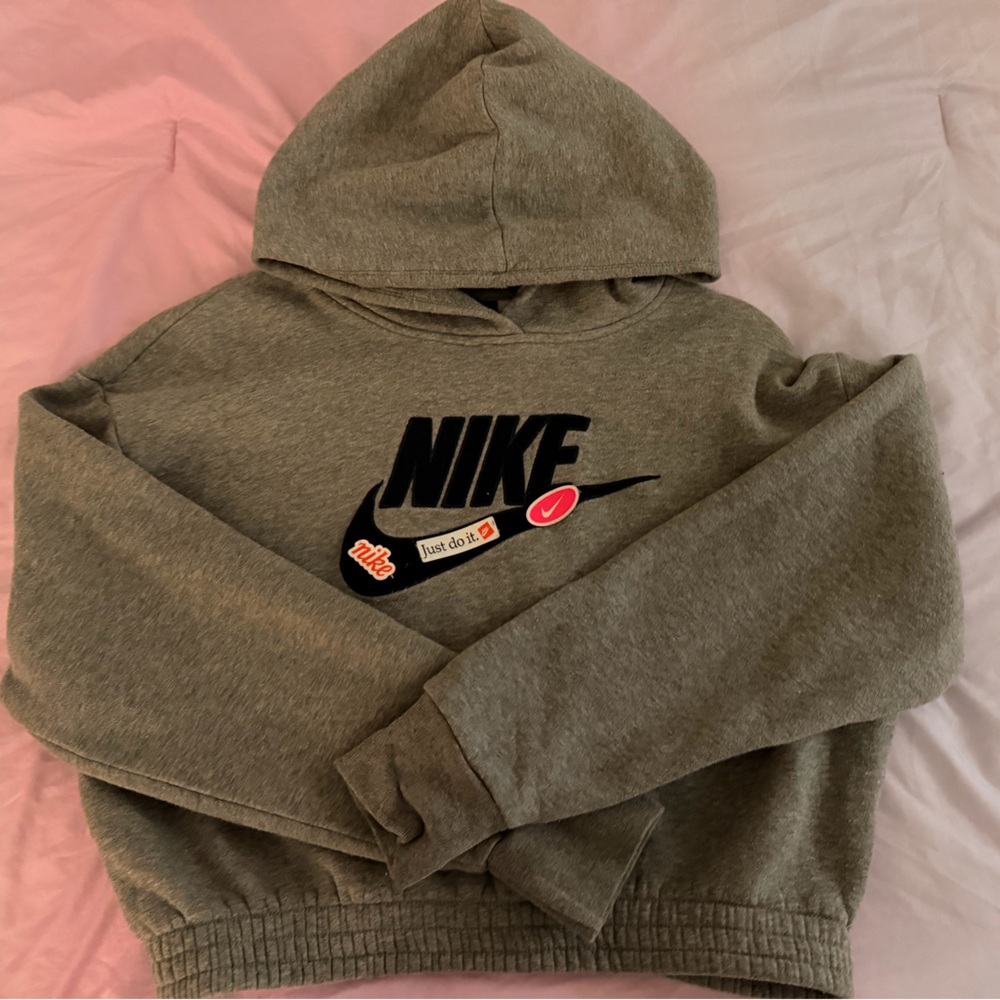 Nike Women’s Icon Clash cropped hoodie